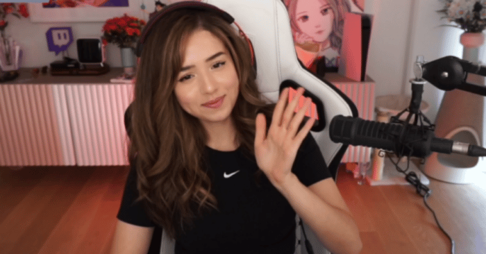 Pokimane Re-Signs with Twitch